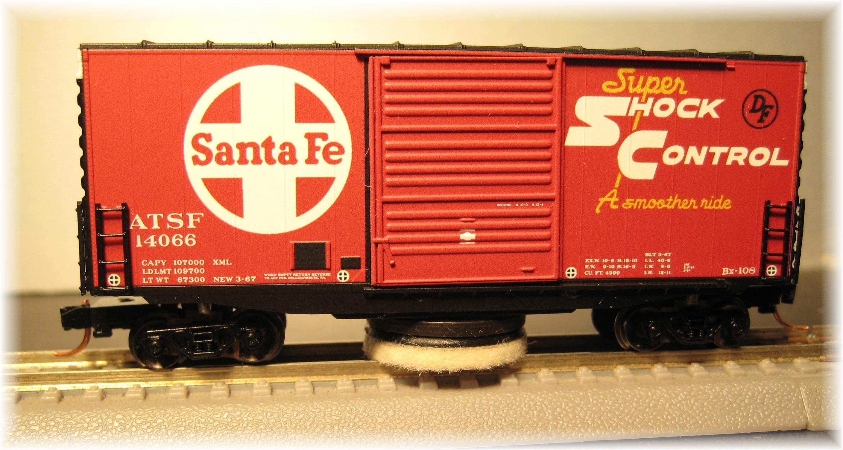 N Scale - MNP - NTC-N005 - Boxcar, 40 Foot, Track Cleaning Car - Santa Fe - 14066