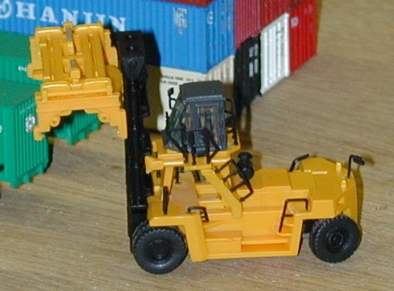 N Scale - Fujimoto Hobby - FJM-430-Y - FD430 Container Forklift  - Painted/Unlettered