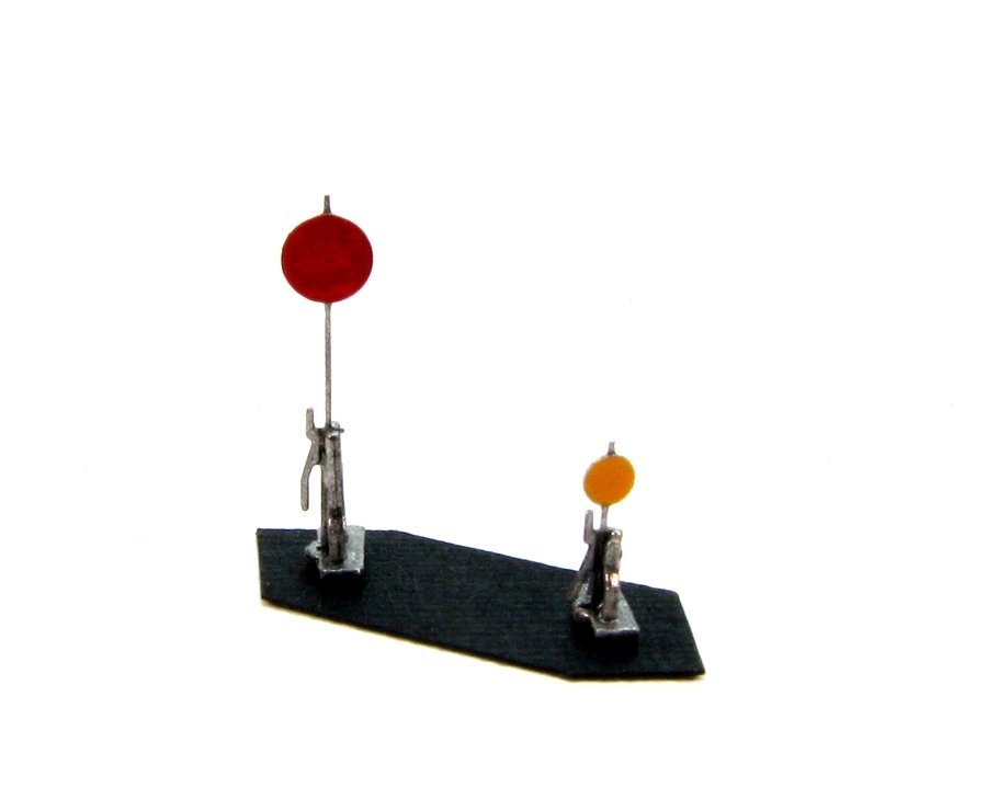 N Scale - Showcase Miniatures - 556 - Standard High and Low Star Switch Stand - Undecorated - Switch Stand
