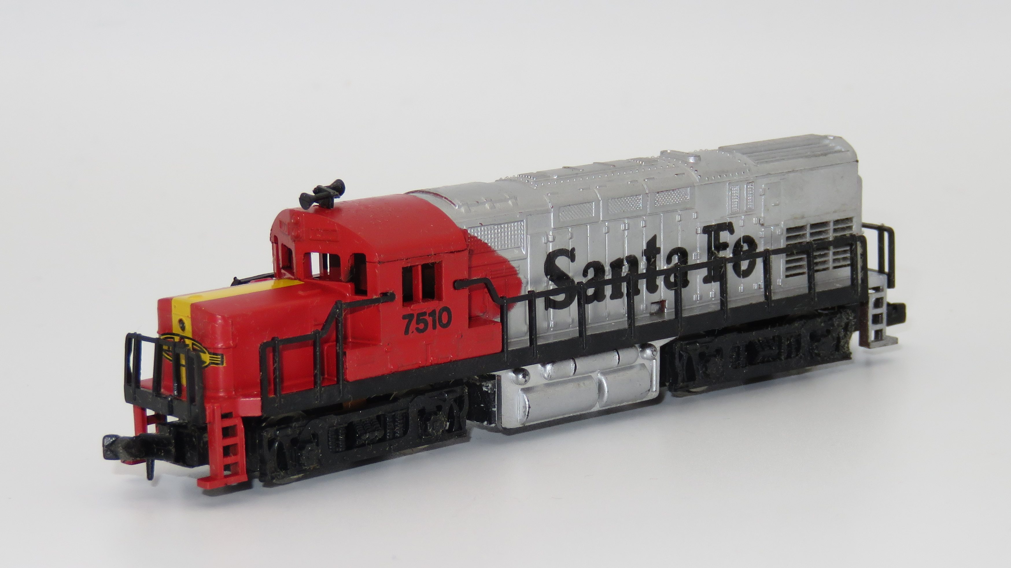 N Scale - Model Power - 7510 - Locomotive, Diesel, Alco C-420 - Santa Fe - 7510