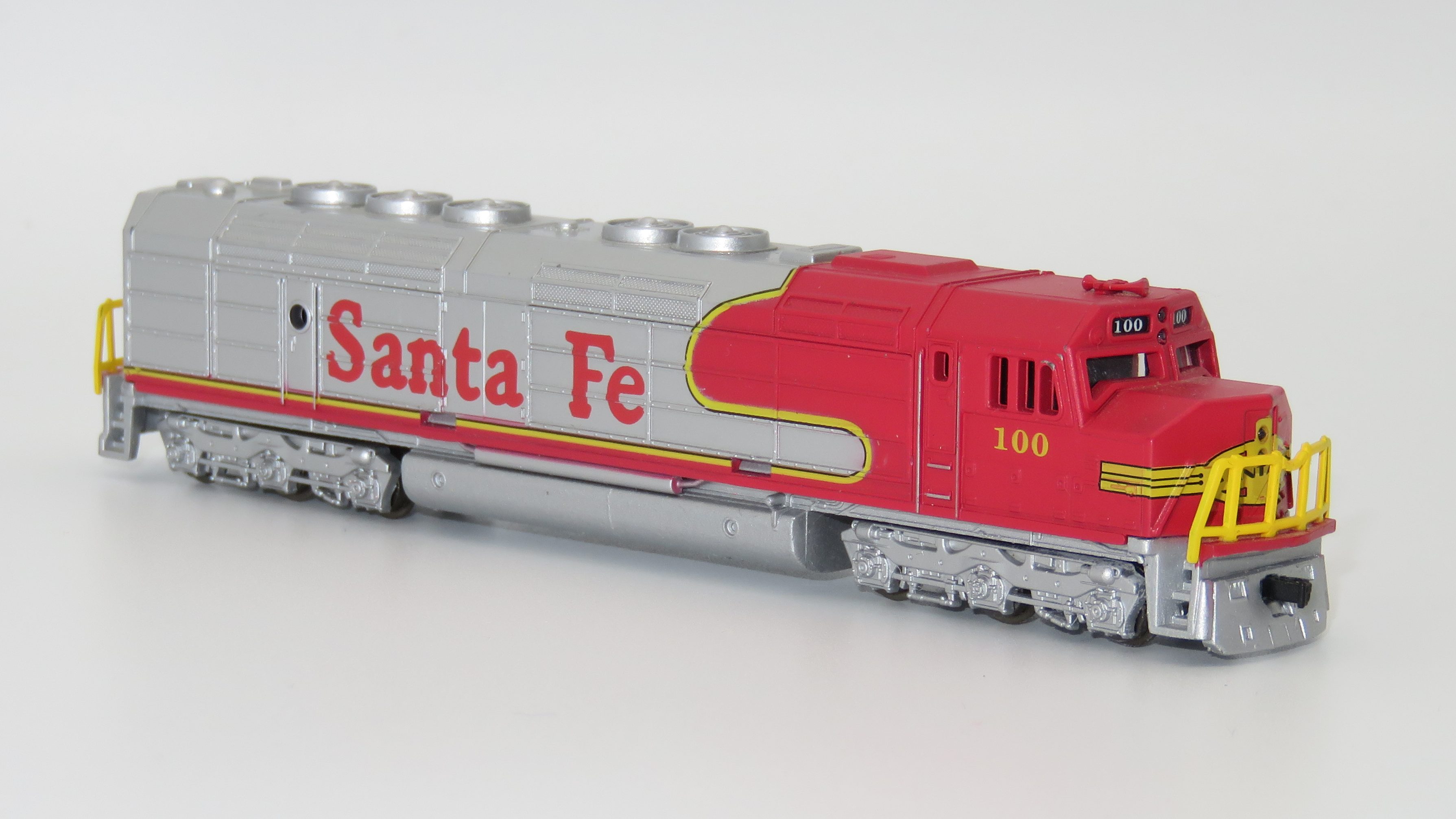 N Scale - Del Prado - 19 - Locomotive, Diesel, EMD FP45 - Santa Fe - 100
