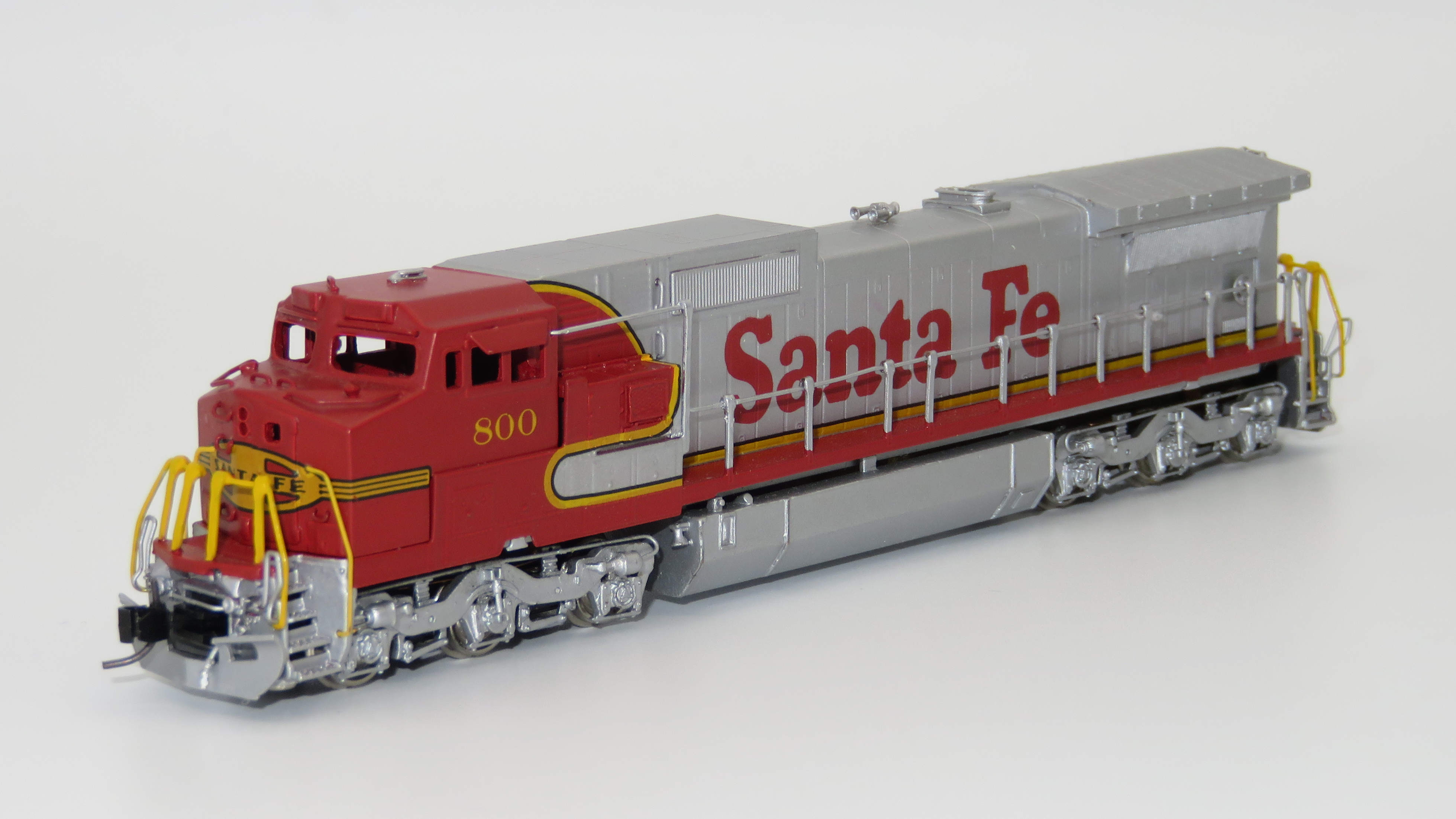 N Scale - Hallmark Models - NS0579 - Locomotive, Diesel, GE Dash 8 - Santa Fe - 800