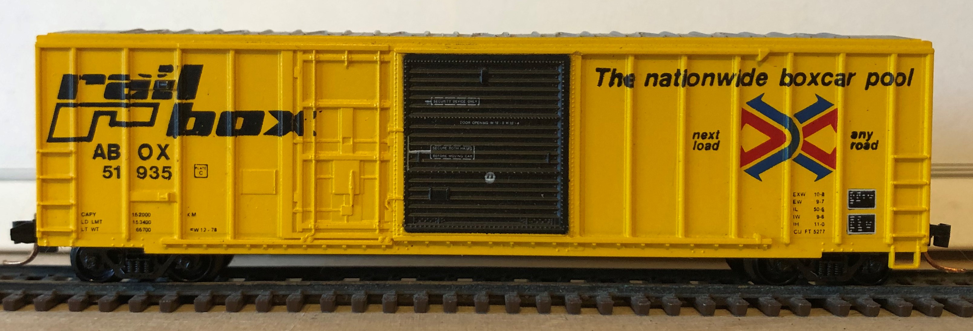 N Scale - Roundhouse - 8231 - Boxcar, 50 Foot, FMC, 5077 - RailBox - 51935