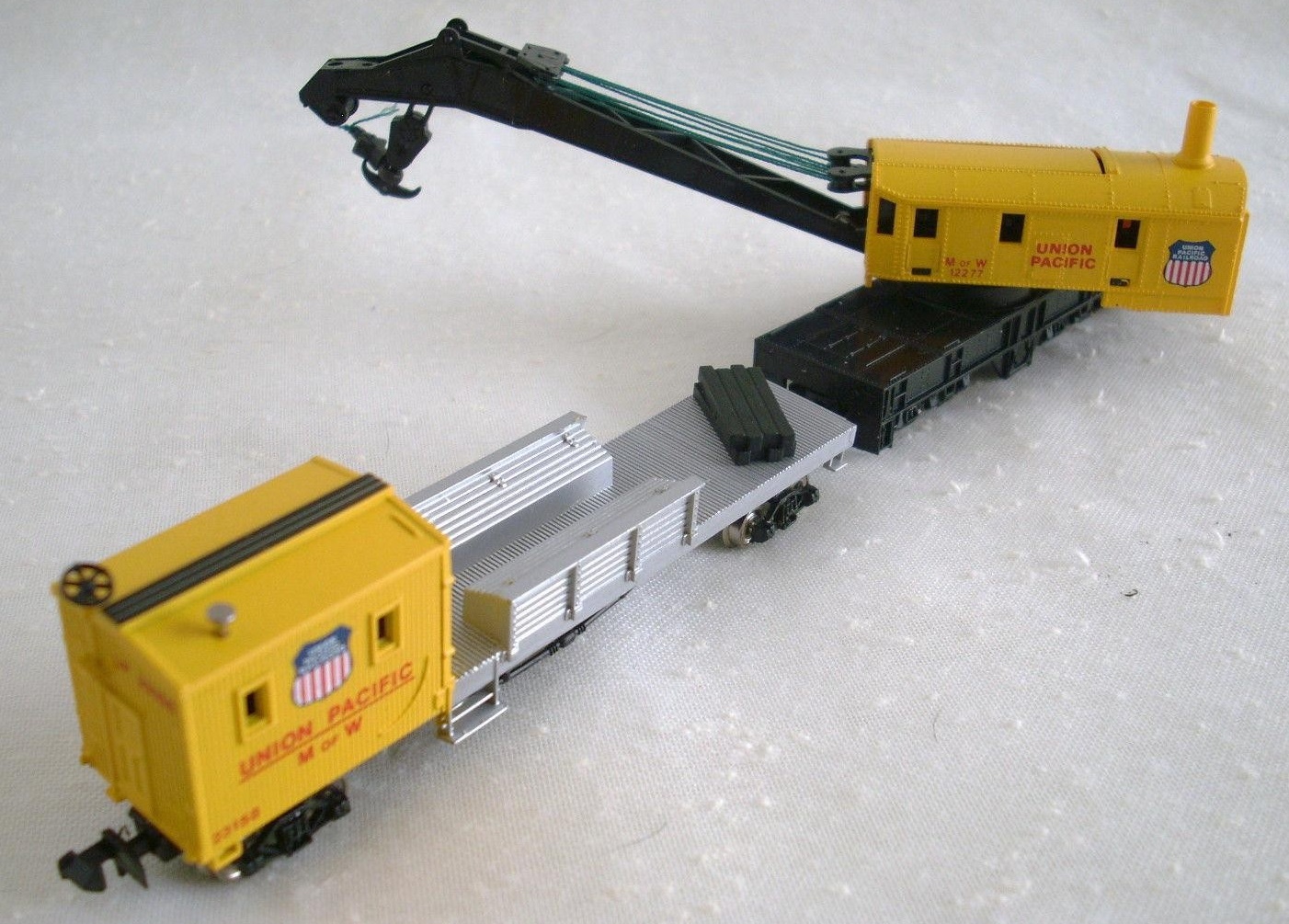 N Scale - Bachmann - 56-1210-01 - Wrecking Crane - Union Pacific - 23158 & 12277