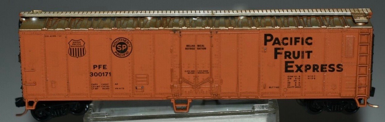 N Scale - Con-Cor - 0001-001864 - Reefer, 50 Foot, Mechanical - Pacific Fruit Express - 300171
