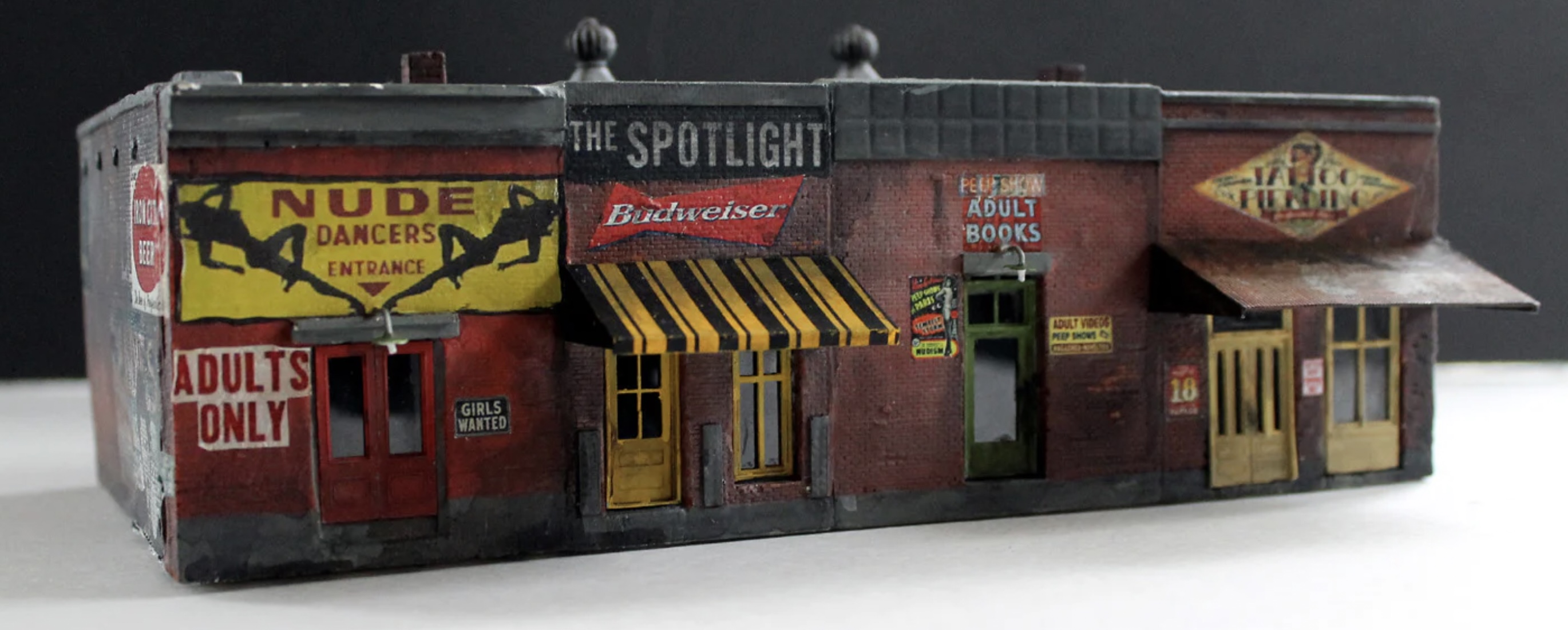 N Scale - Downtown Deco - DD2026 - Structure, Building, Night Life - Commercial Structures
