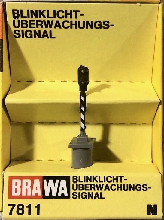 N Scale - Brawa - 7811 - Flashing Signal Light - Painted/Unlettered - Flashing Signal with Plug and Socket Base