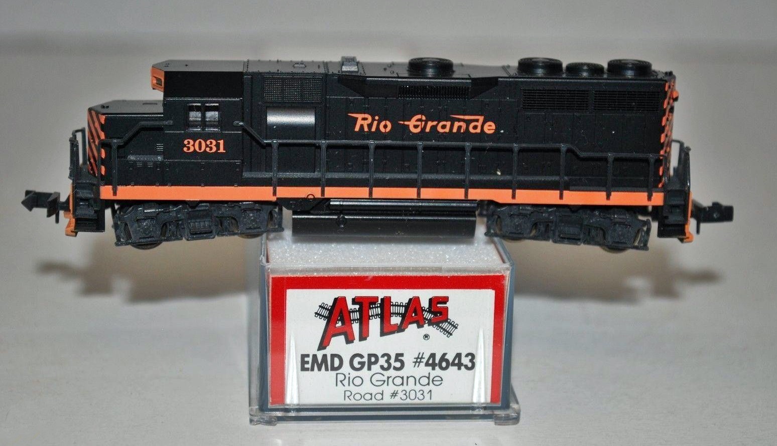 N Scale - Atlas - 4643 - Locomotive, Diesel, EMD GP35, Ph.1B - Rio Grande - 3031
