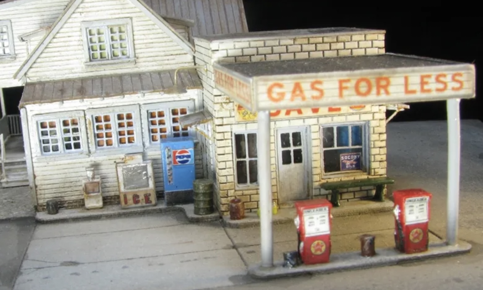 N Scale - Showcase Miniatures - 536 - Accessories, Commercial, Gas Station, Store - Undecorated - Convenience Store Accessories
