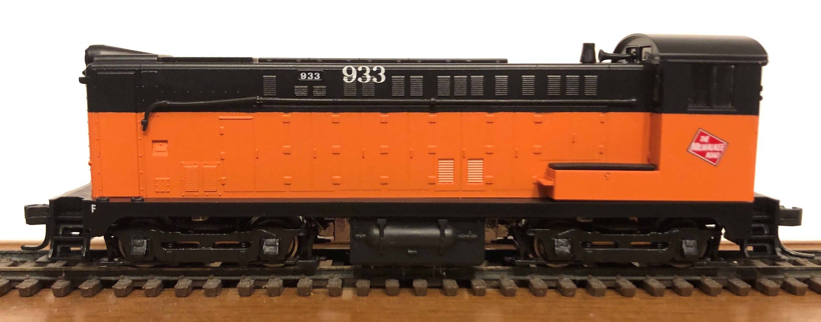 N Scale - Atlas - 51016 - Locomotive, Diesel, Baldwin VO-1000 - Milwaukee Road - 933