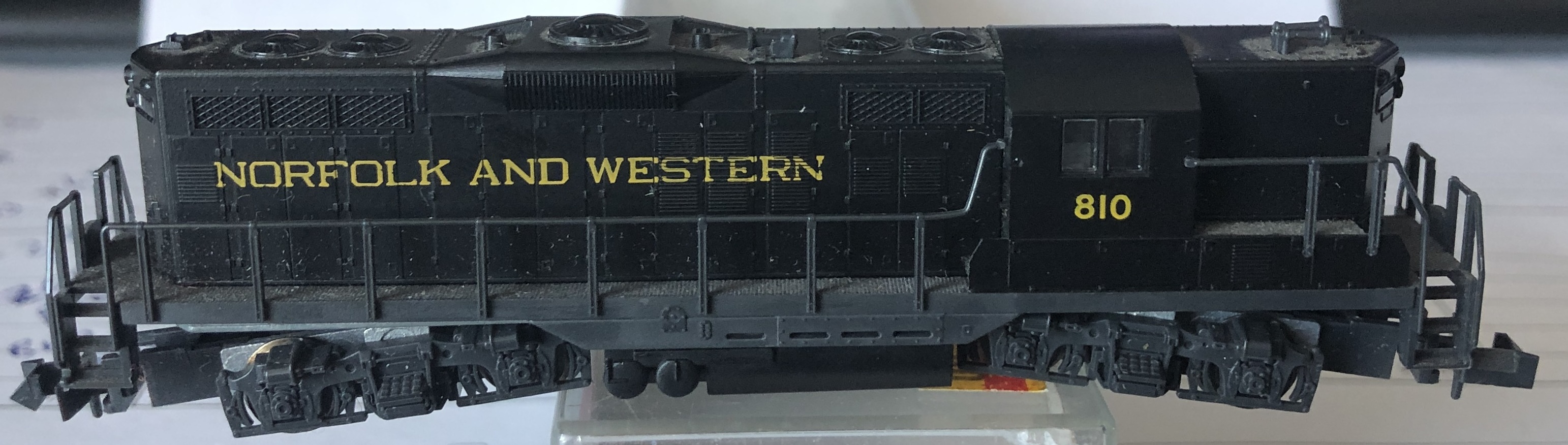 N Scale - Atlas - 17719-5 - Locomotive, Diesel, EMD GP9 - Norfolk & Western - 810