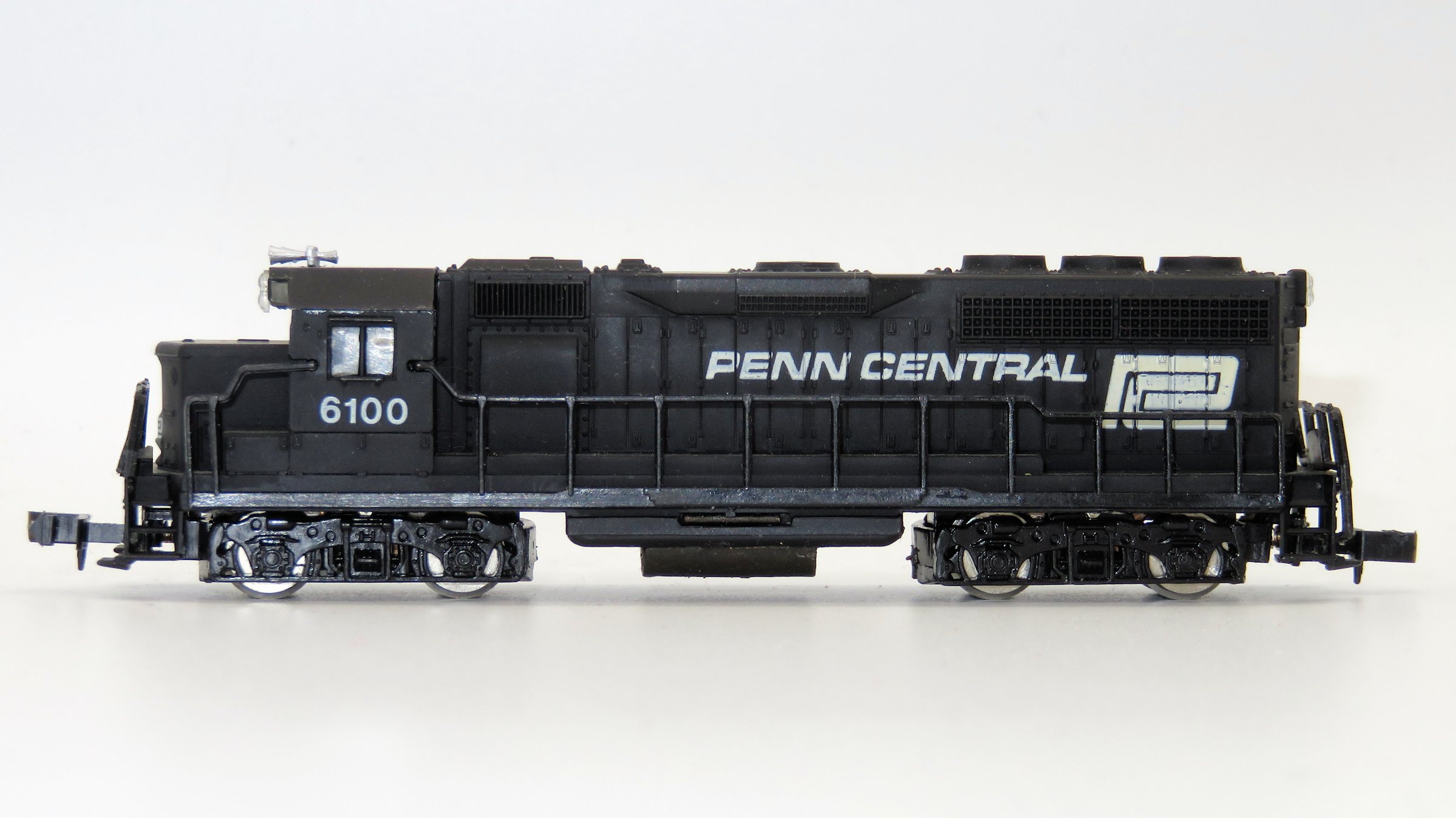 N Scale - Bachmann - 4061 - Locomotive, Diesel, EMD GP40 - Penn Central - 6100