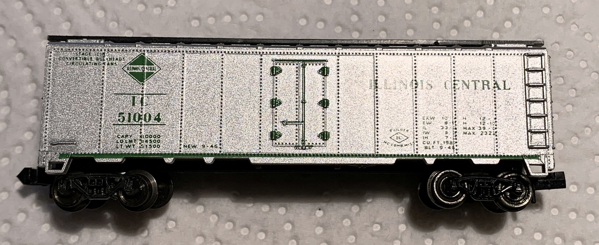 N Scale - Arnold - 0520-B - Reefer, 40 Foot, Steel - Illinois Central - 51004