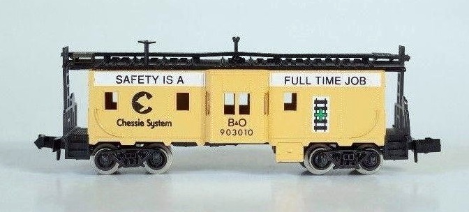 N Scale - E-R Models - 70119 - Caboose, Bay Window - Chessie System - 903010