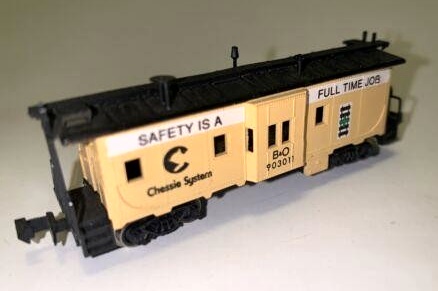 N Scale - E-R Models - 70120 - Caboose, Bay Window - Chessie System - 903011