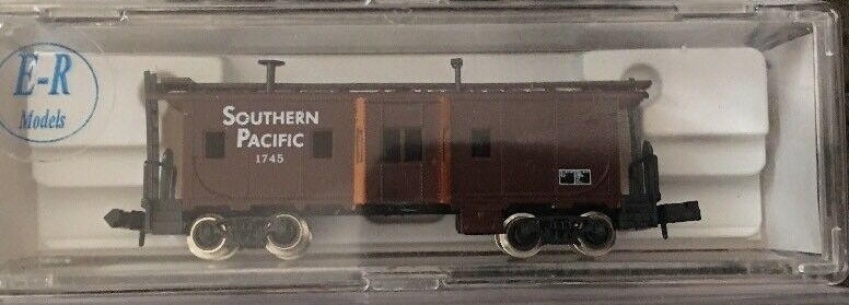 N Scale - E-R Models - 70103 - Caboose, Bay Window - Southern Pacific - 1745