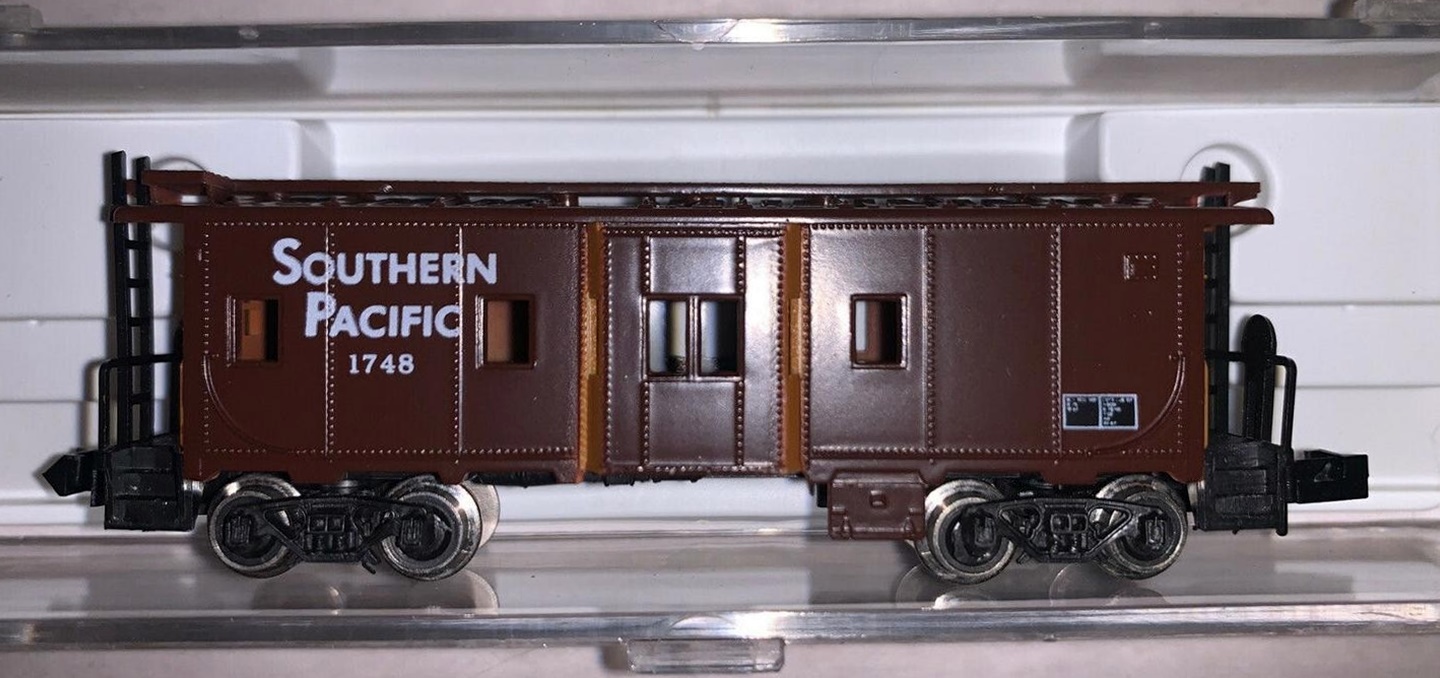 N Scale - E-R Models - 70104 - Caboose, Bay Window - Southern Pacific - 1748
