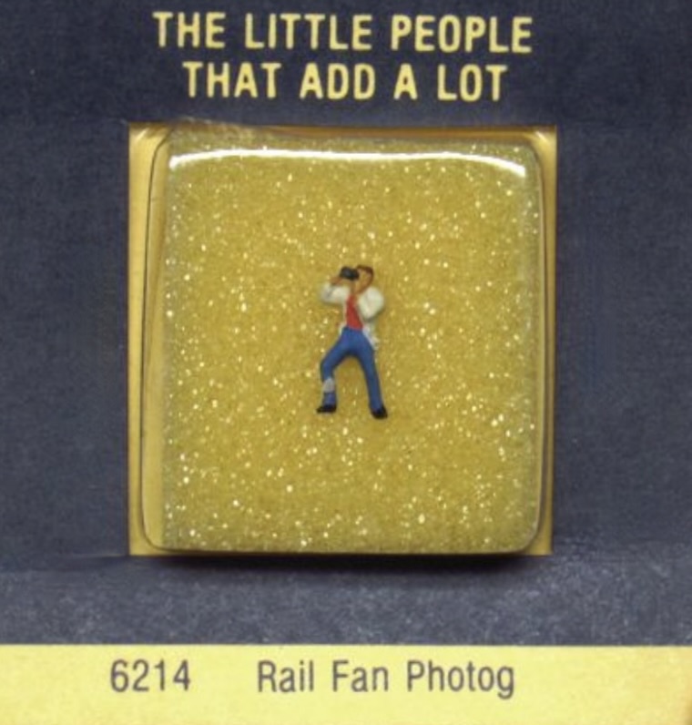 N Scale - NJ International - 6214 - Figures, People, Male, Railfan - People