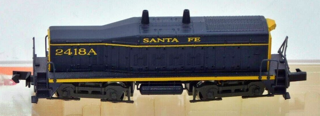 N Scale - Arnold - 5120 - Locomotive, Diesel, EMD SW1500, Calf - Santa Fe - 2418A