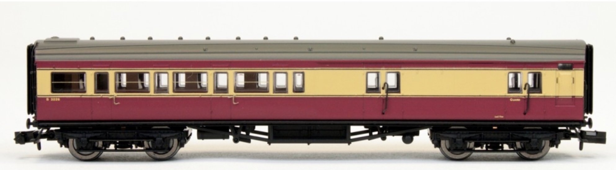 N Scale - Dapol - 2P-012-653 - Passenger Car, Brake Van, Maunsell, 3rd Class - British Rail - 3226