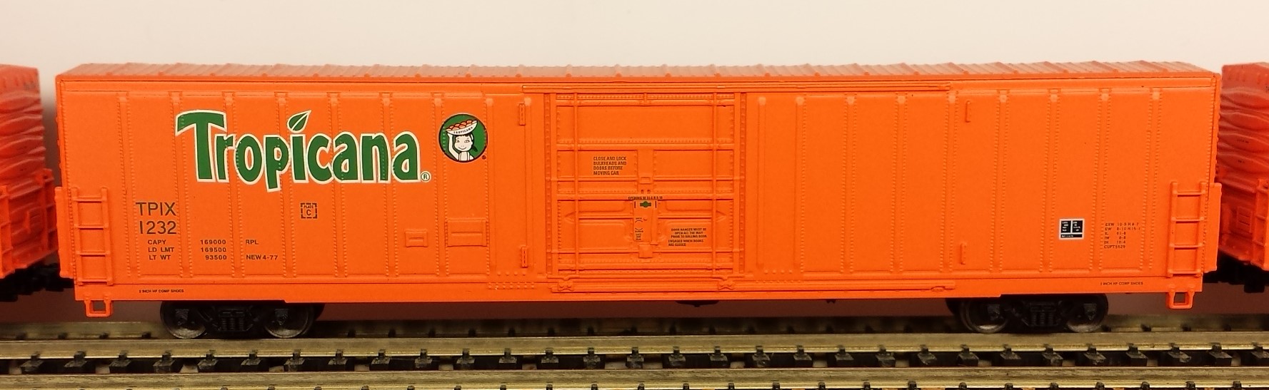 N Scale Red Caboose RN1721537 Boxcar, 62 Foot, Insulated,...