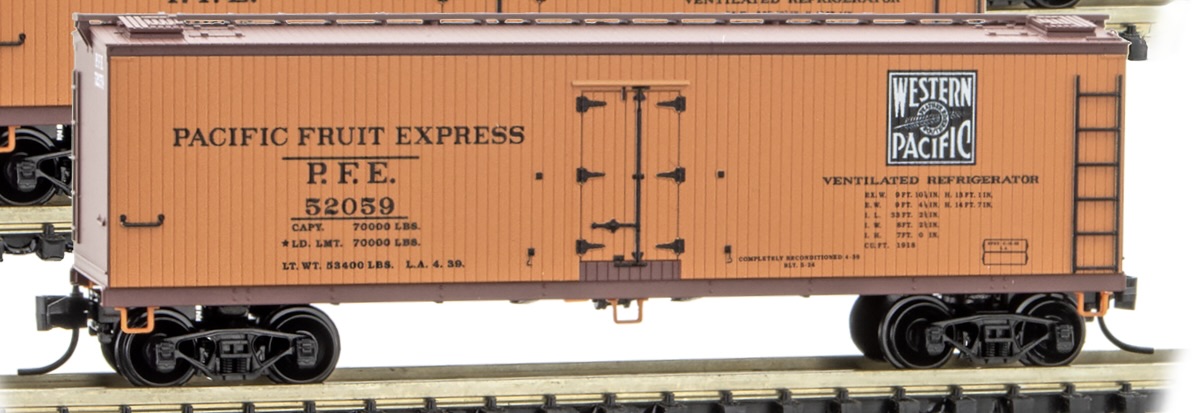 N Scale - Micro-Trains - 047 53 290 - Reefer, 40 Foot, Wood Sheathed - Pacific Fruit Express - 52295