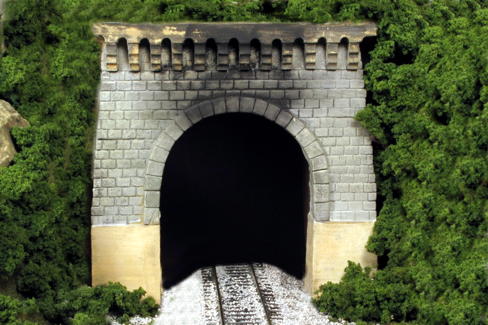 N Scale - Monroe Models - 217 - Structure, Detail, Tunnel Portal - Railroad Structures - Granite Tunnel Portal - Single