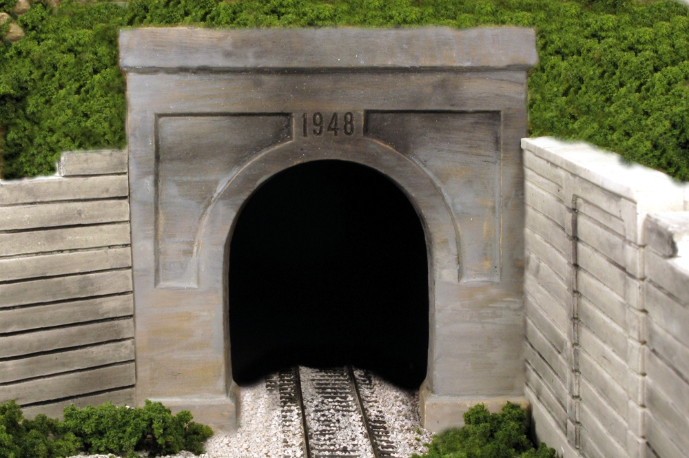 N Scale - Monroe Models - 218 - Structure, Detail, Tunnel Portal - Railroad Structures - Modern Concrete Tunnel Portal - Single