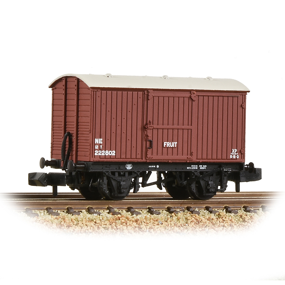 N Scale - Graham Farish - 377-987 - Rolling Stock, 12T Van, Fruit, Planked Ends - London and North Eastern - 222802