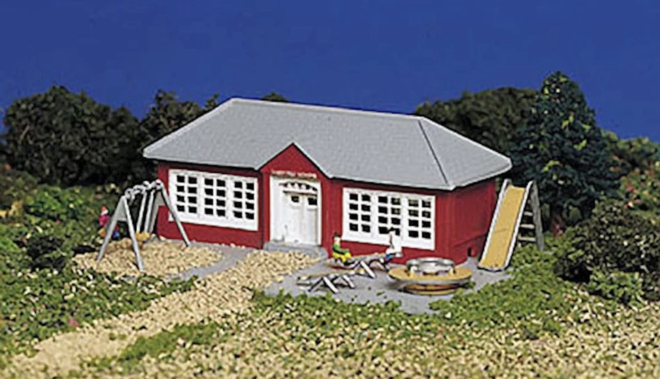 N Scale - Bachmann - 45807 - Structure, Building, Municipal, Schoolhouse - Municipal Structures - Schoolhouse with Playground