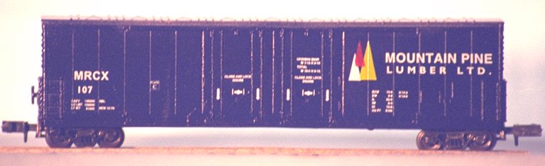N Scale - The Freight Yard - 9822C - Boxcar, 53 Foot, Evans Double Plug Door - Mountain Pine Lumber - 110