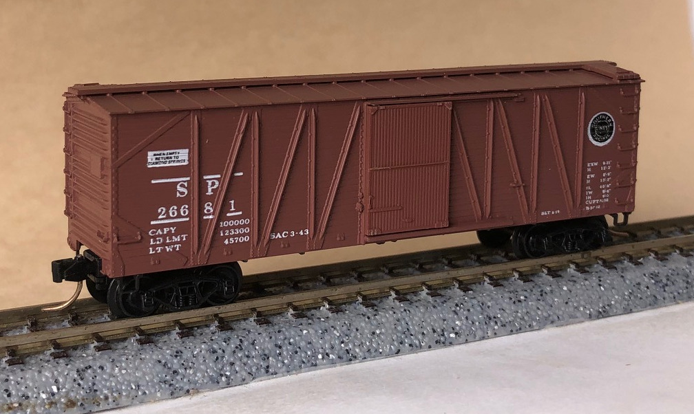 N Scale - Micro-Trains - 28030 - Boxcar, 40 Foot, Wood Sheathed, Outside Braced - Southern Pacific - 26681