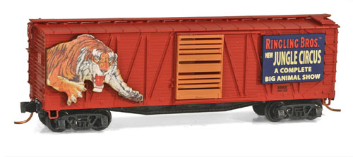 N Scale - Micro-Trains - 028 00 180 - Boxcar, 40 Foot, Wood Sheathed, Outside Braced - Ringling Bros. and Barnum & Bailey - 20152