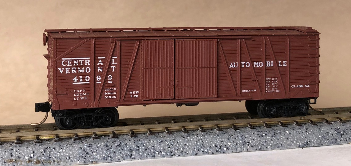 N Scale - Micro-Trains - 29050 - Boxcar, 40 Foot, Wood Sheathed, Outside Braced - Central Vermont - 41099