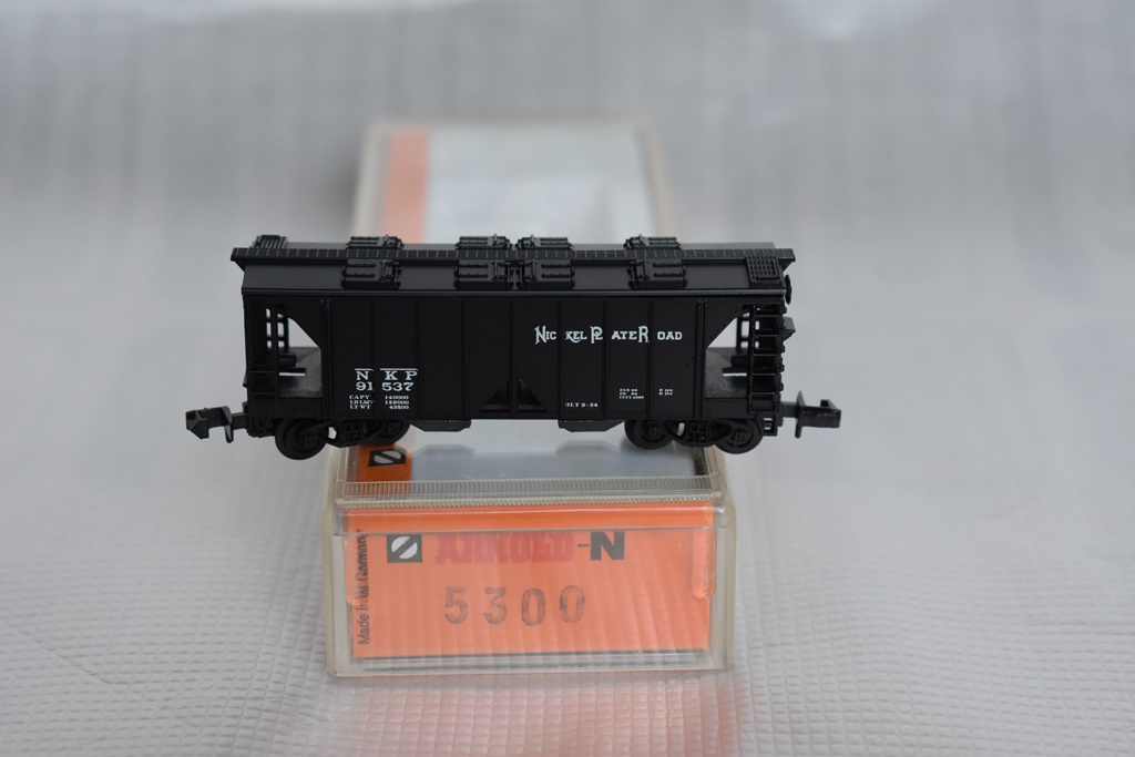 N Scale - Arnold - 5300 - Covered Hopper, 2-Bay, ACF 36 Foot - Nickel Plate Road - 91537