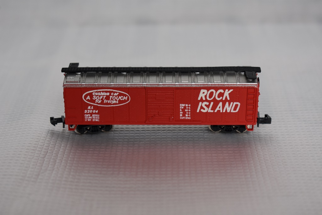 N Scale - Life-Like - S787C - Boxcar, 40 Foot, Steel Single Door - Rock Island - 32084