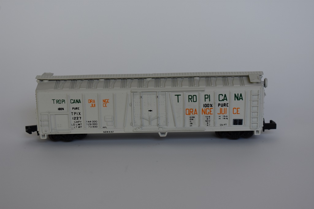N Scale - Con-Cor - 0001-001865 - Reefer, 50 Foot, Mechanical - Tropicana - 1227