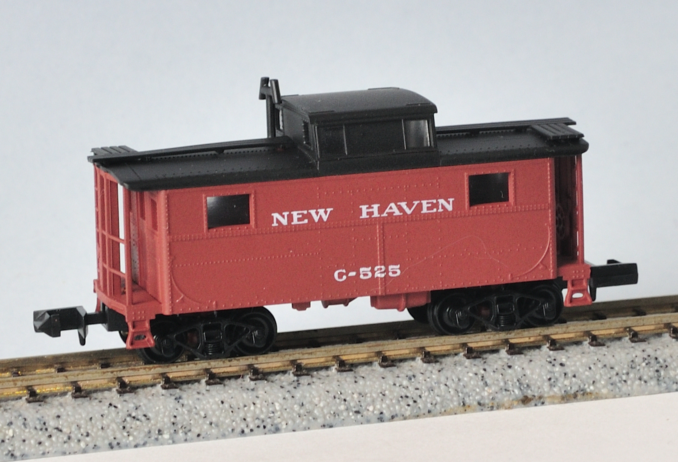 N Scale - Bowser - 37106 - Caboose, Cupola, Steel, N5/N5C - New Haven - C-525