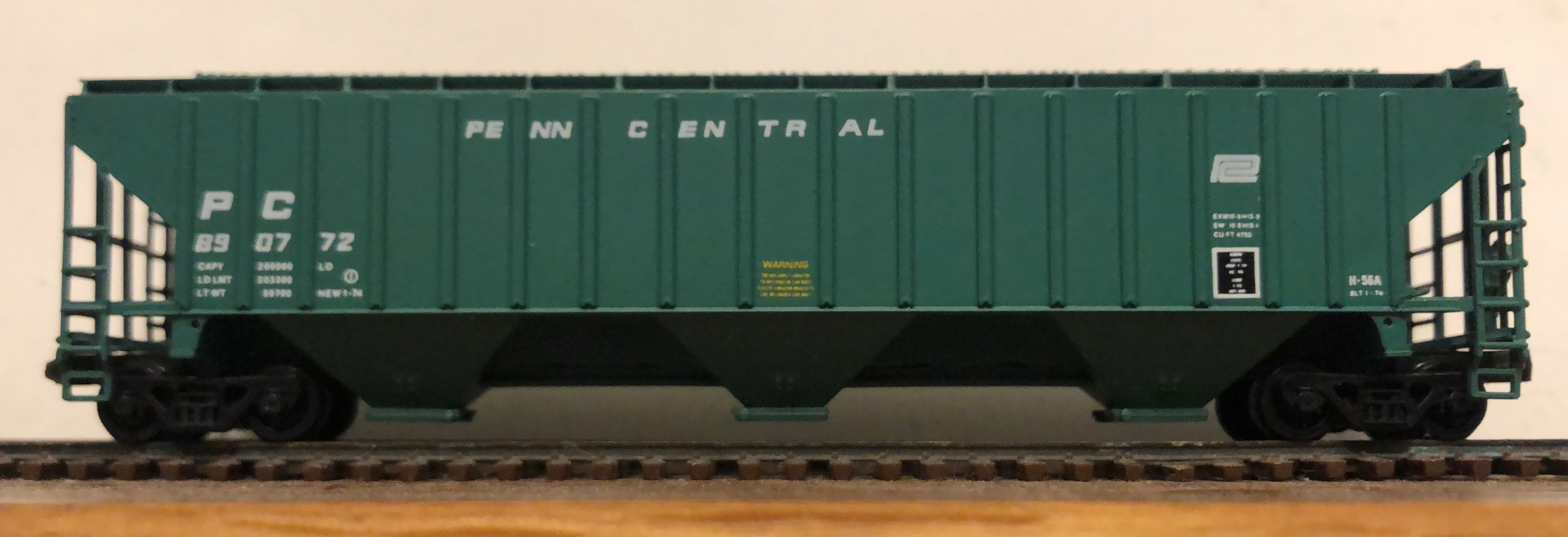 N Scale - Brooklyn Locomotive Works - BLW-1168-B3 - Covered Hopper, 3-Bay, Thrall 4750 - Penn Central - 890772