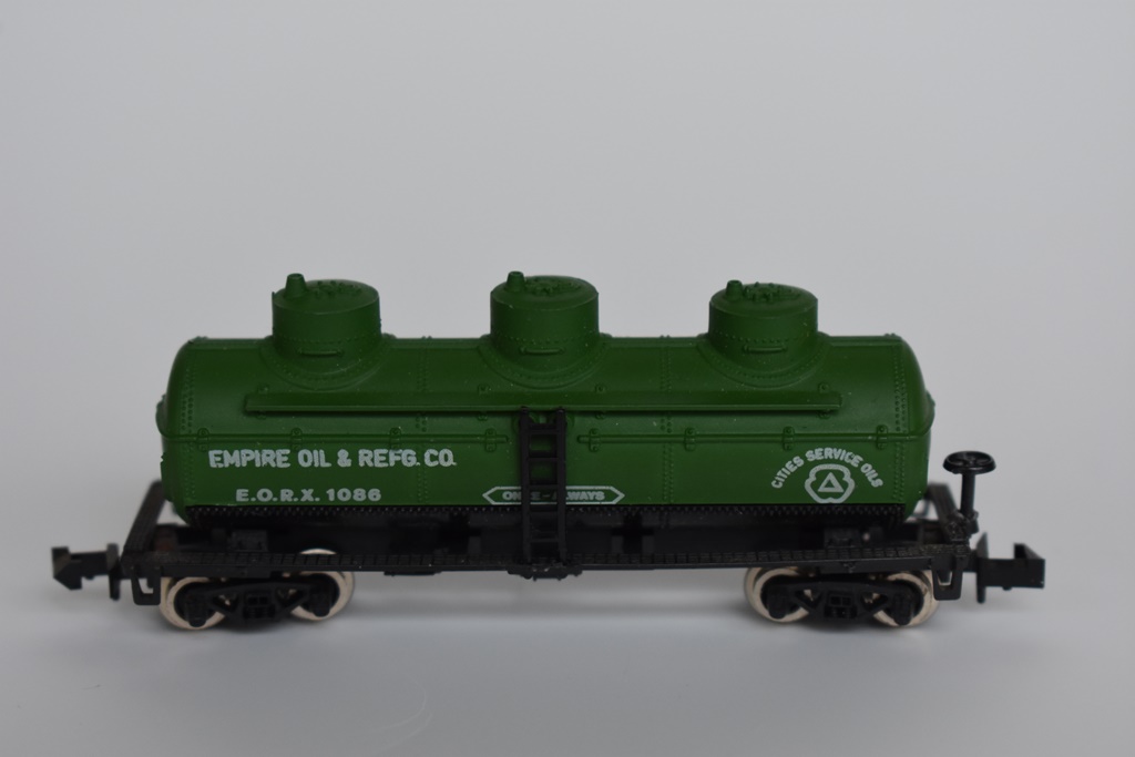 N Scale - Mehano - EORX 1086 - Tank Car, Triple Dome, 40 Foot - Cities Service Oil - 1086