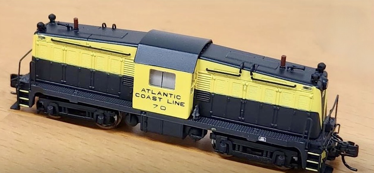 N Scale - Piko - 40804 - Locomotive, Diesel, Whitcomb, 65-Ton - Atlantic Coast Line - 70