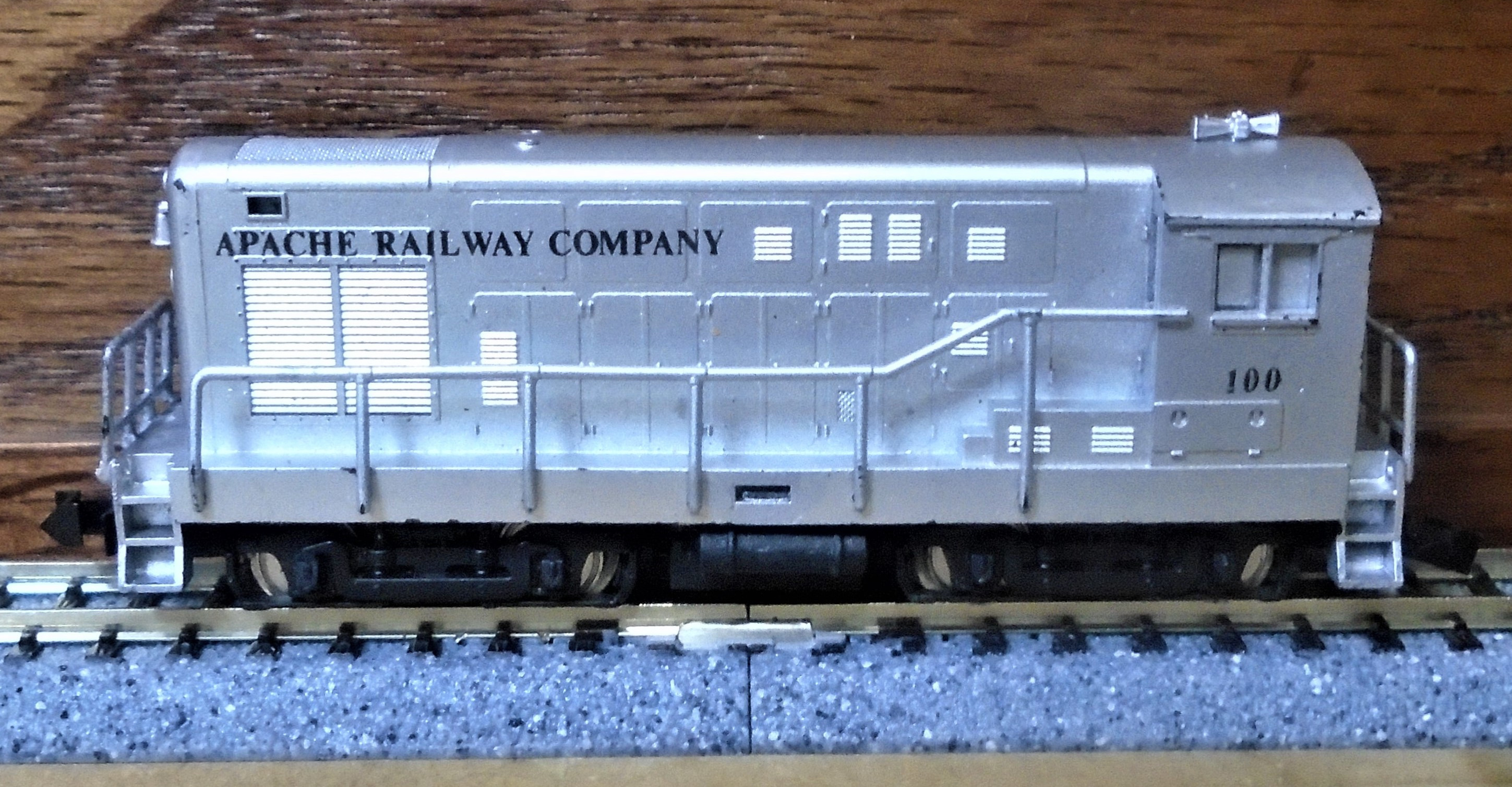 N Scale - Minitrix - R2003 - Locomotive, Diesel, Fairbanks Morse, H-12-44 - Penn Central - 8303