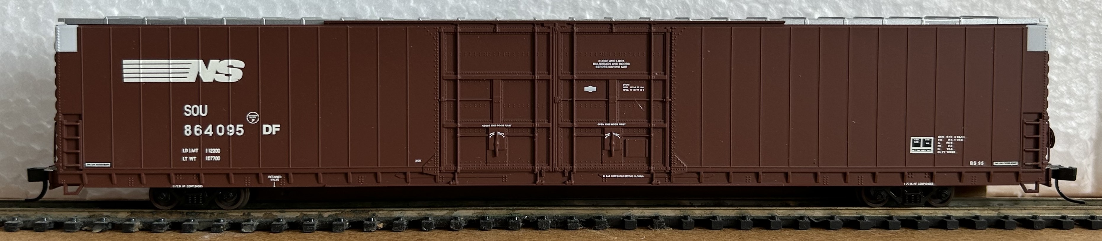 N Scale - Bluford Shops - 86032-2 - Boxcar, 85 or 86 Foot, Auto Parts - Norfolk Southern - 864095