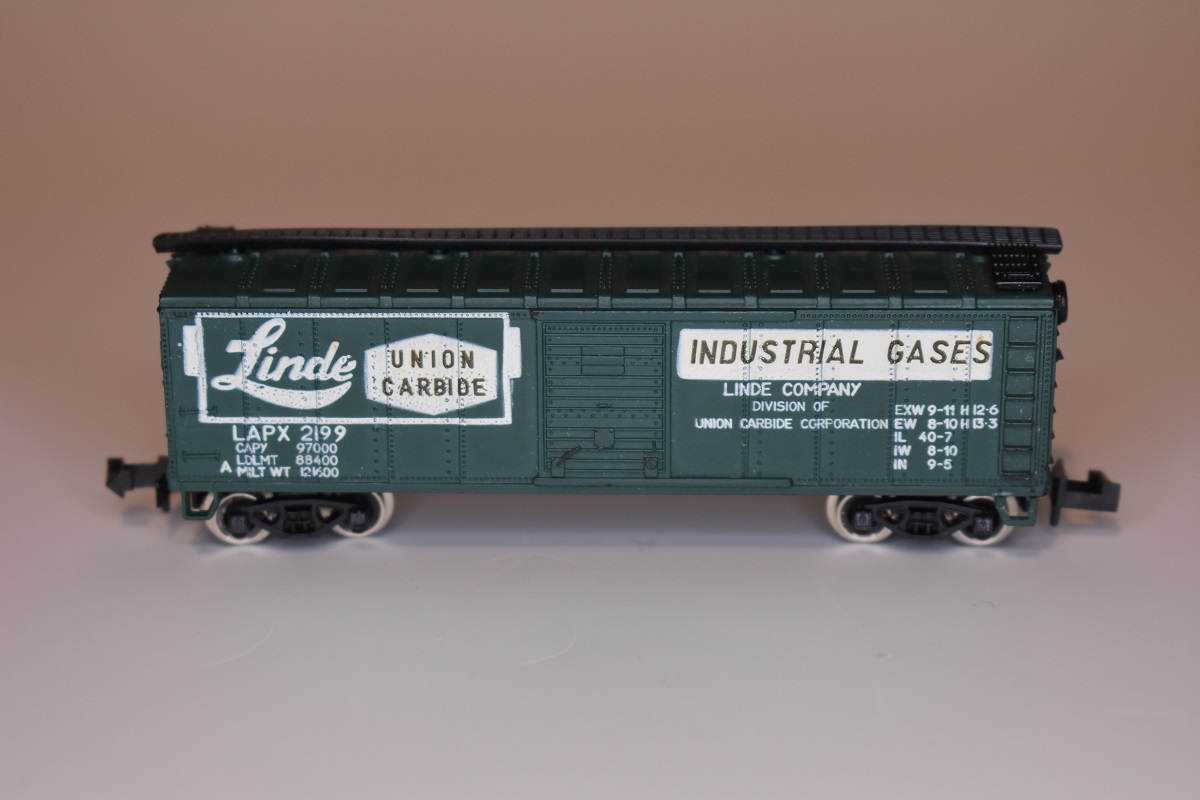N Scale - Tempo - 2214 - Boxcar, 40 Foot, Steel Single Door - Linde Air Products - 2199