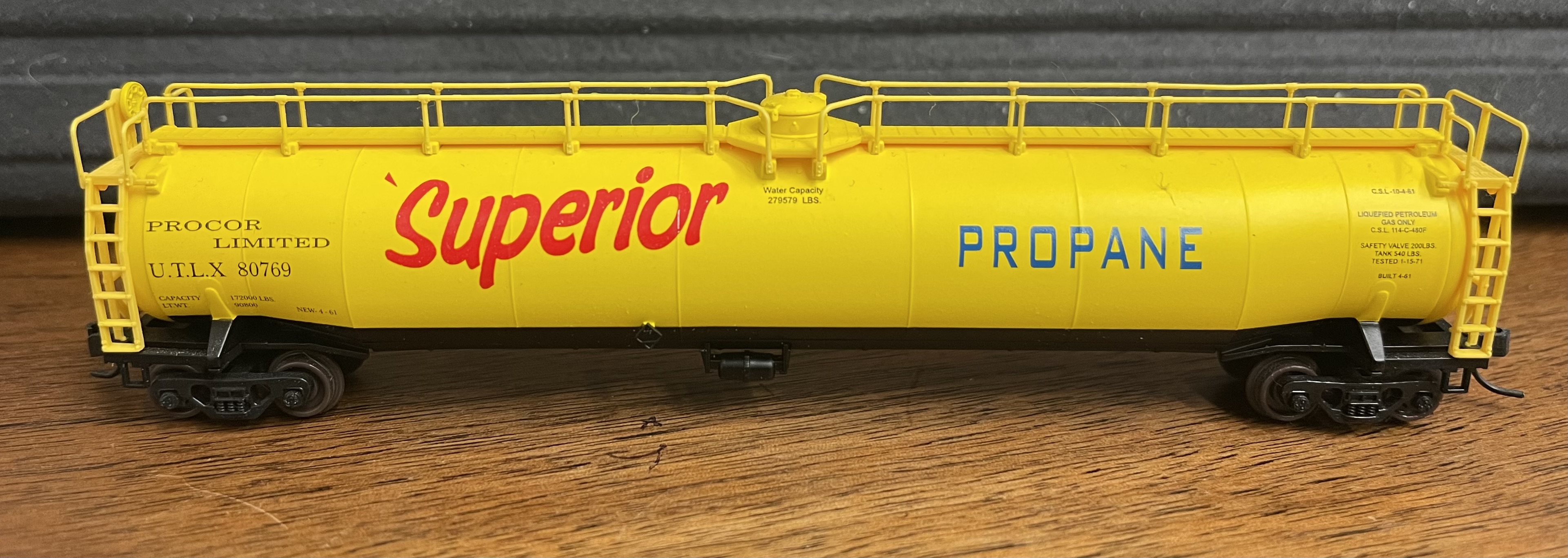 N Scale Atlas 159007 Tank Car 33K LPG Superior Propane 