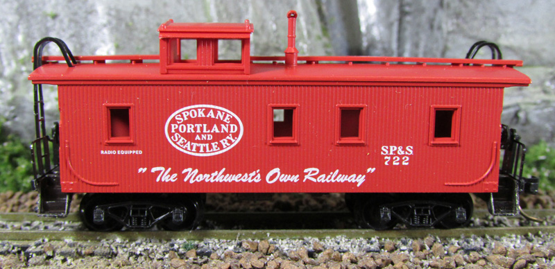 N Scale - Micro-Trains - 51060 - Caboose, Cupola, Wood - Spokane Portland & Seattle - 722