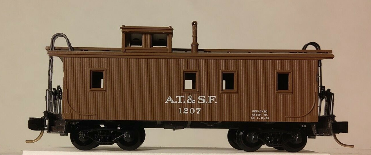 N Scale - Micro-Trains - 51100 - Caboose, Cupola, Wood - Santa Fe - 1207