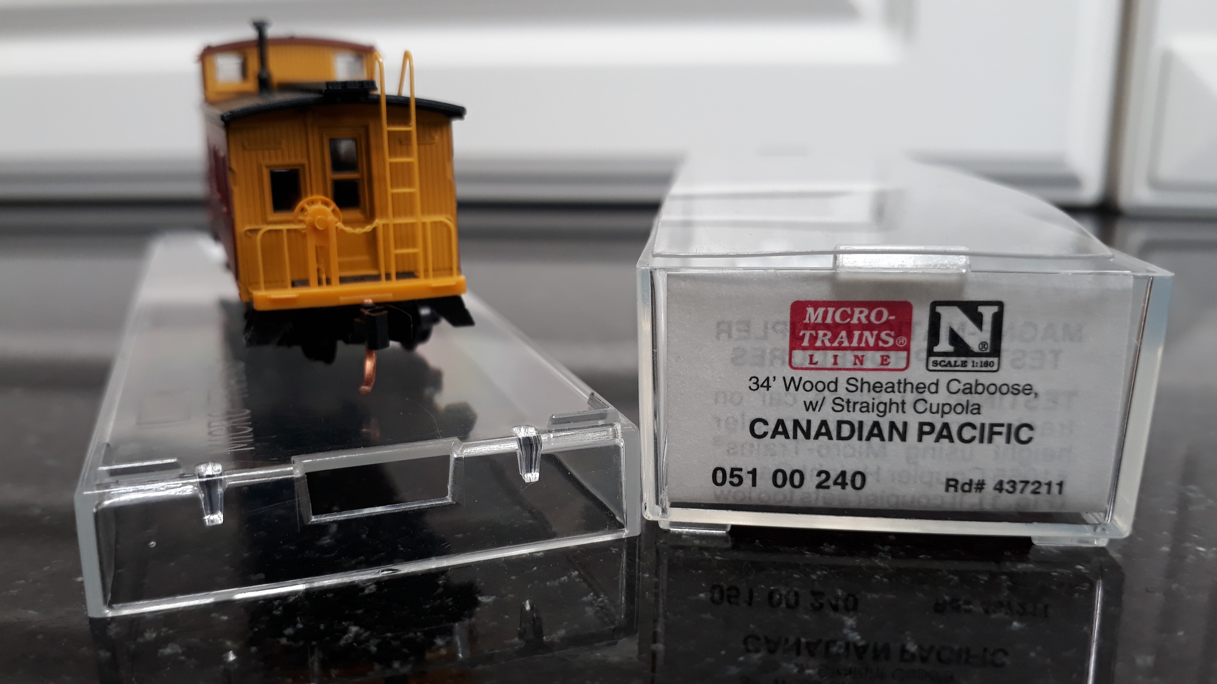 N Scale - Micro-Trains - 051 00 240 - Caboose, Cupola, Wood - Canadian Pacific - 437211