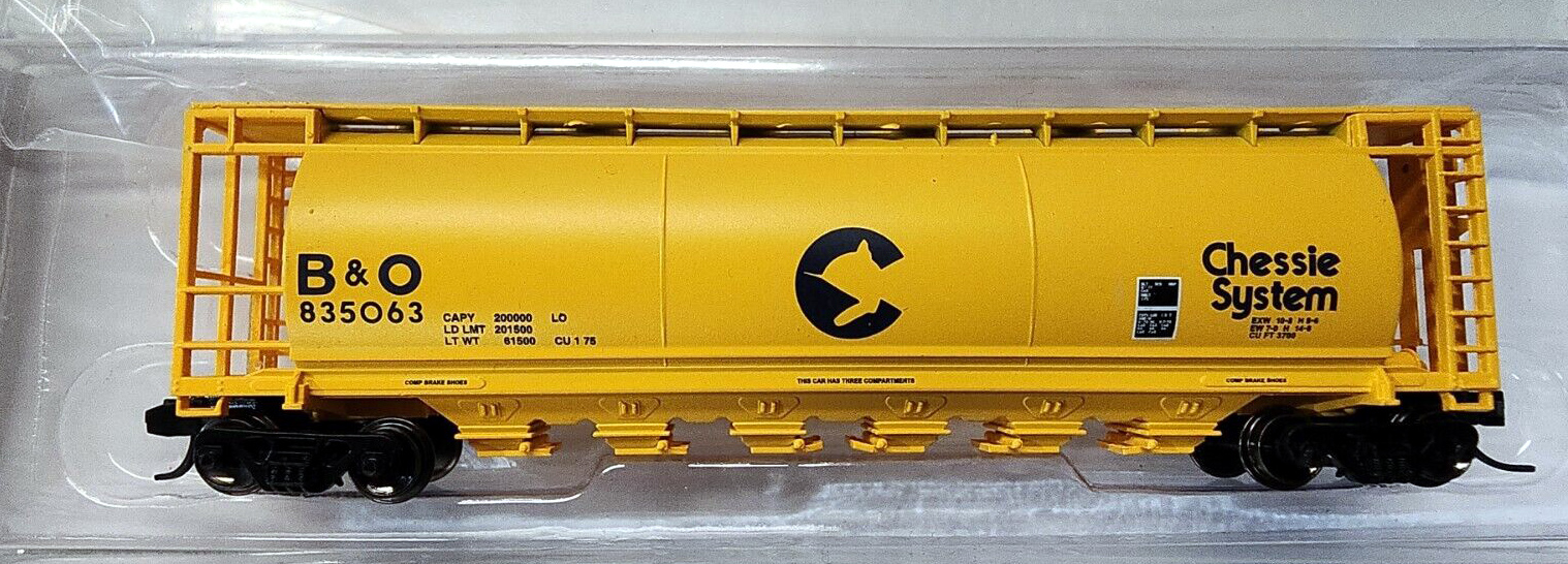 N Scale - Bowser - 37844 - Covered Hopper, 3-Bay, Cylindrical - Chessie System - 835063