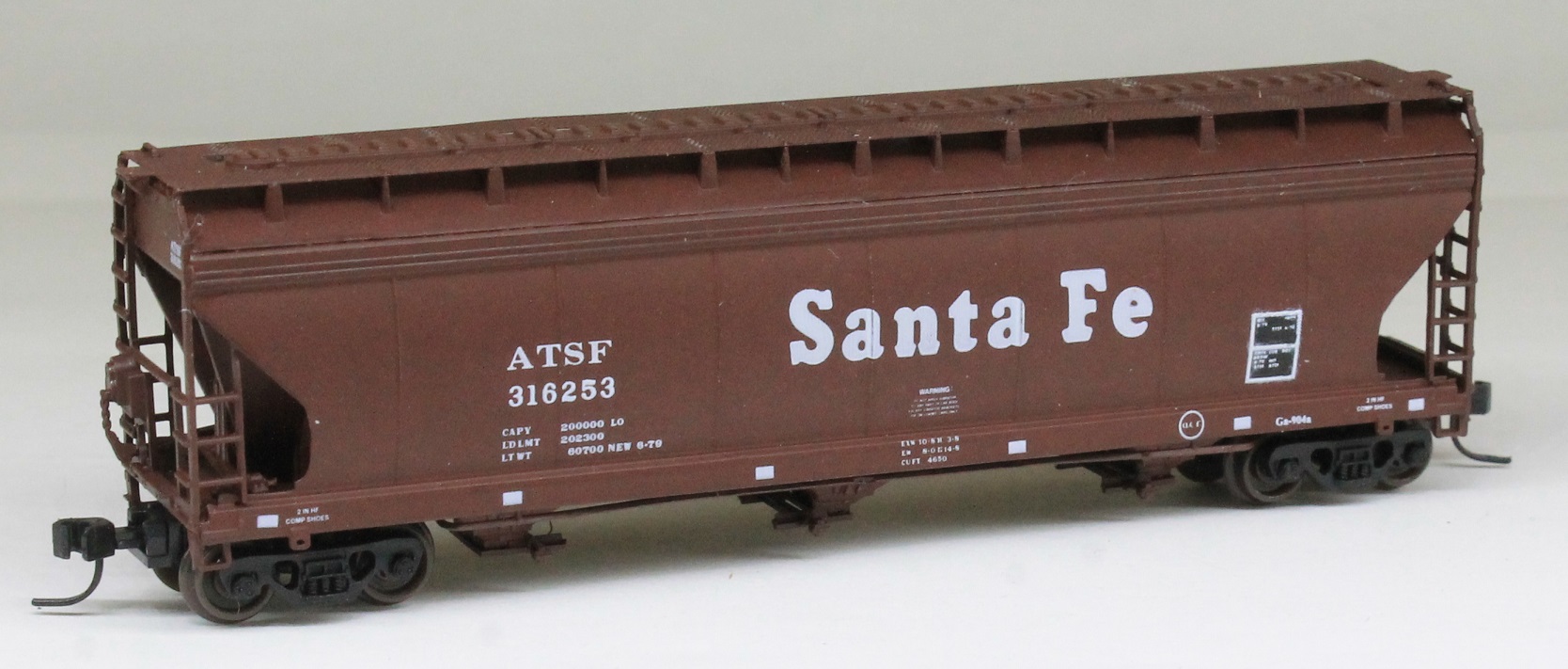 N Scale - Pacific Western Rail Systems - 1073D - Covered Hopper, 3-Bay, ACF 4650 - Santa Fe - 314190